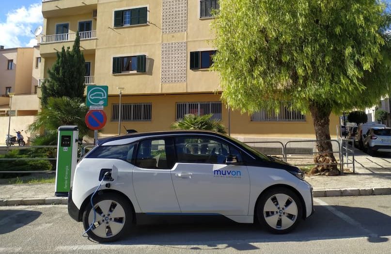 Carga de coche eléctrico red MELIB